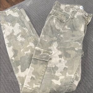 Old Navy Women's Olive Camo Skinny Cargo Pants